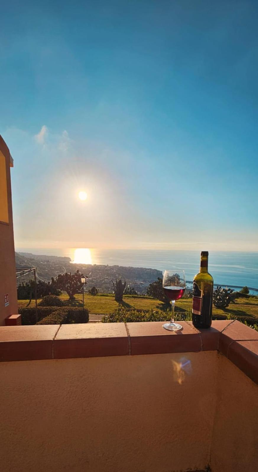 Casa Marzy- Charming Tropea Studio With Pool, Sea & Volcano Views Eksteriør billede